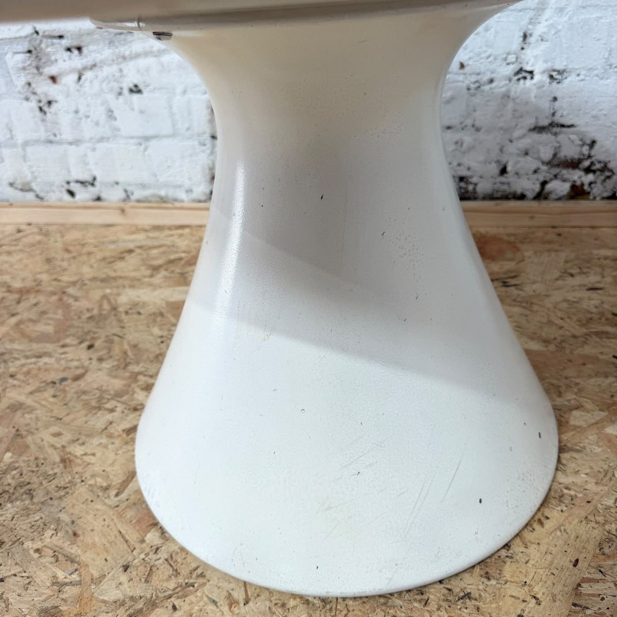 Retro Arkana Bath Tulip White Laminate Side Coffee Table Mid Century