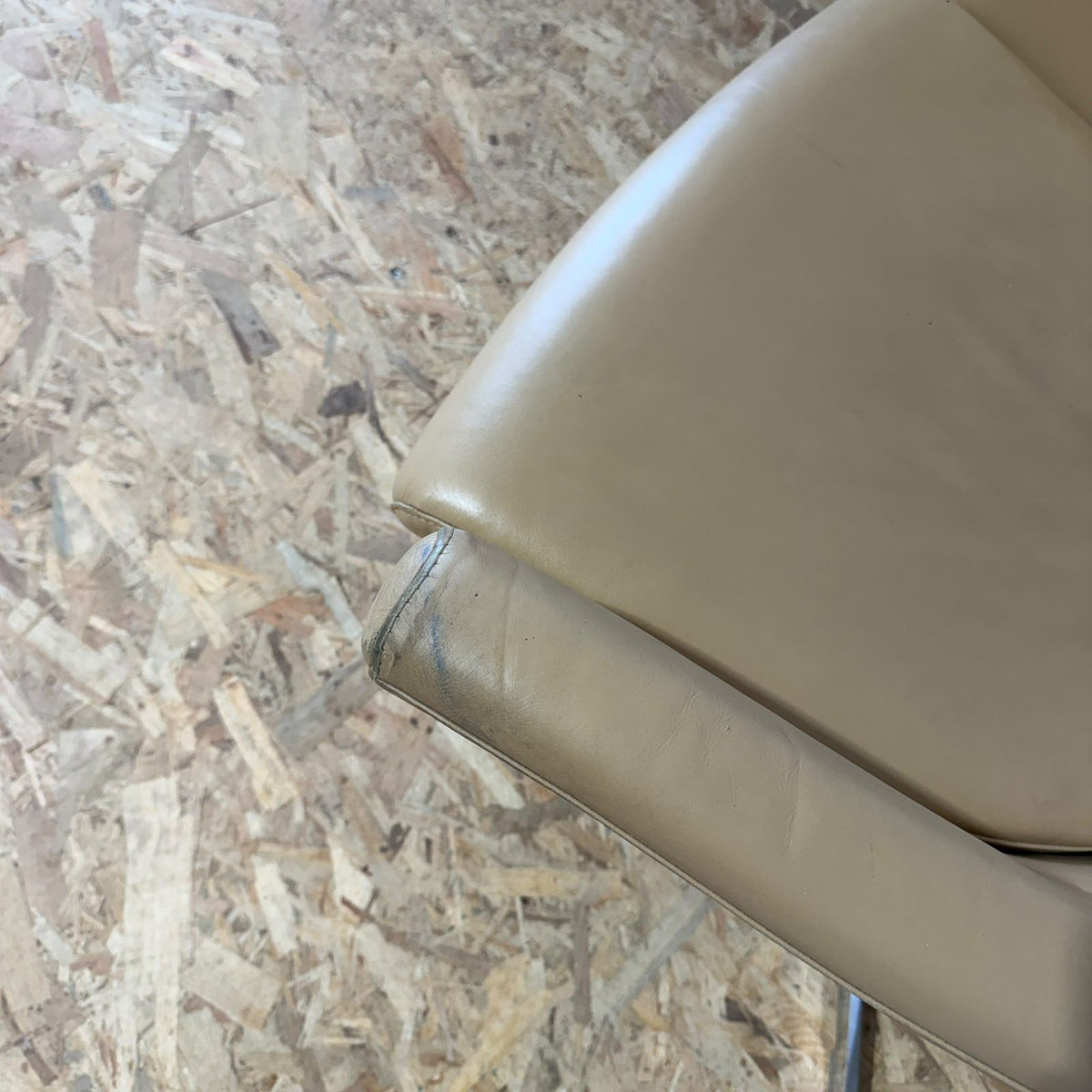 Vintage Retro Cream Leather European? Swivel Chair On Chrome Star Base Tub Shell