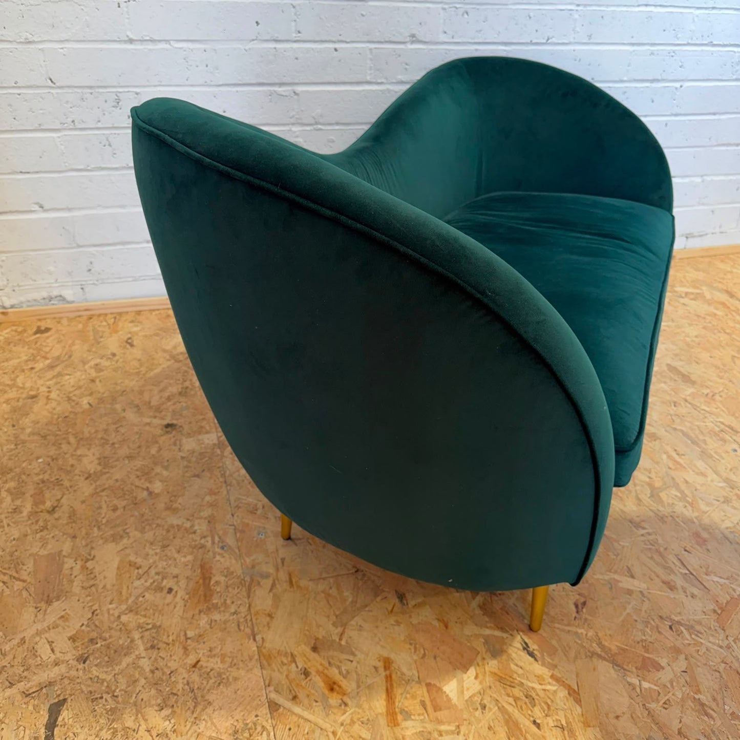 Modern 2 Seater Upholstered Green Velvet Sofa Shaped Back