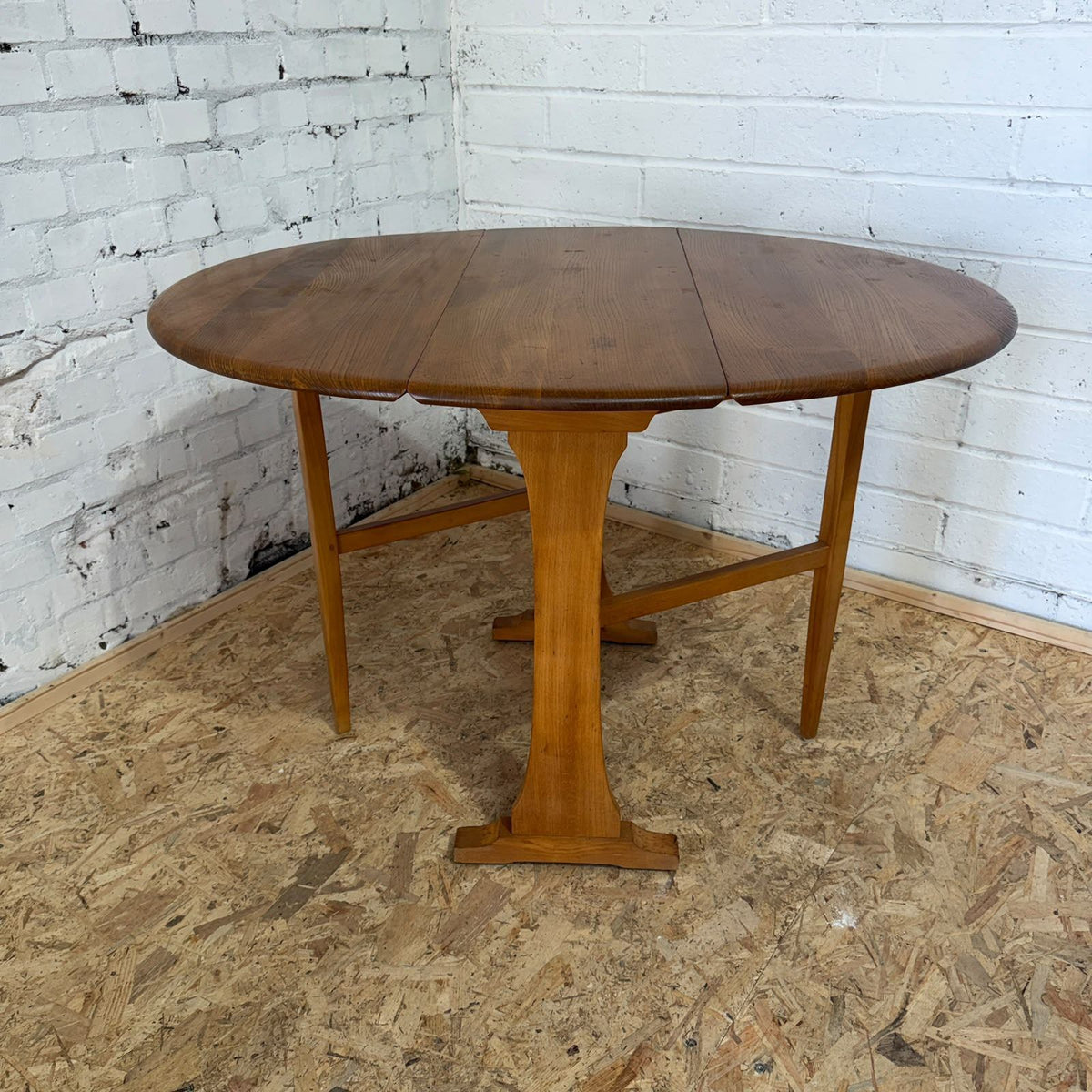 Vintage Ercol Model 610 Blonde Elm & Beech Gateleg Dropleaf Table Seats 4