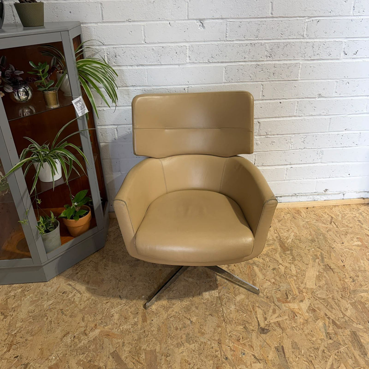 Vintage Retro Cream Leather European? Swivel Chair On Chrome Star Base Tub Shell