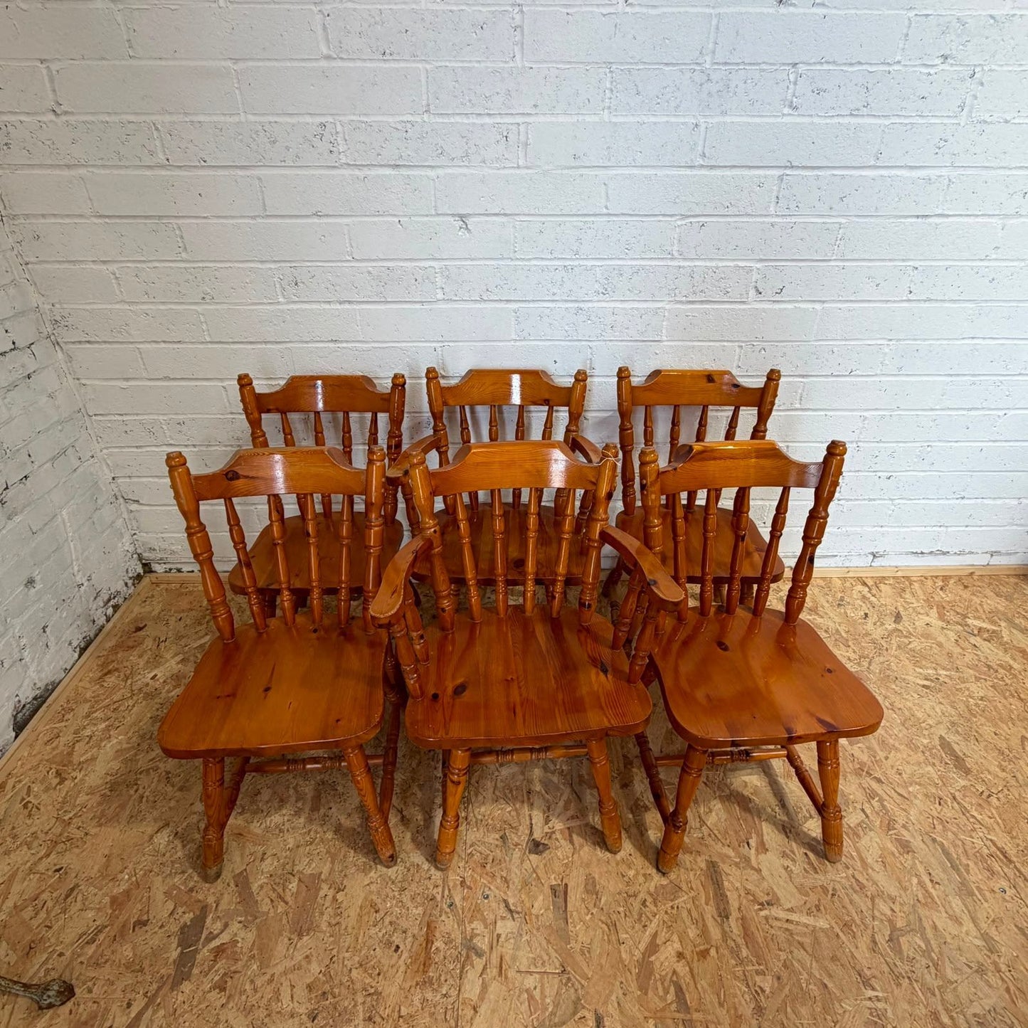 6 Pine Farmhouse Chairs 2x Carvers Varnished Turned Legs & Stretchers