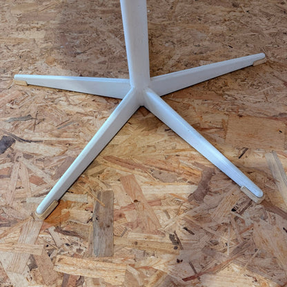 Vintage Retro White Fibre Glass Topped Table Metal Star Base Seat 4