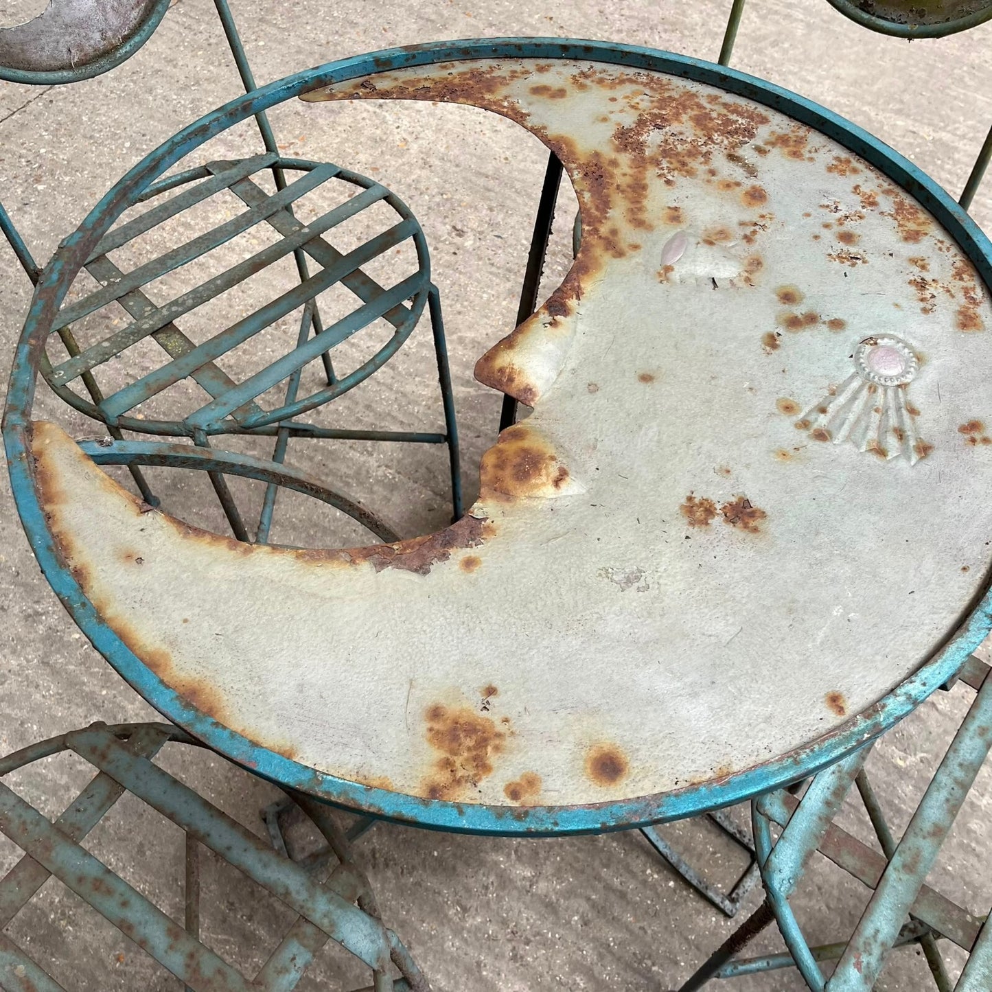 Metal Circular Garden Table & 4 Chairs With Moon Design Green Rust Great Patina