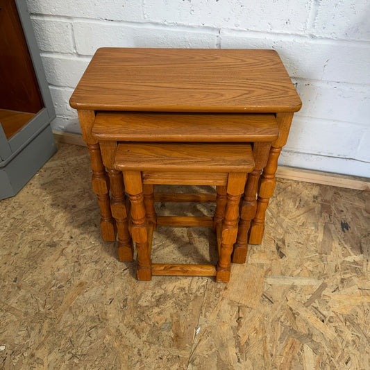 Nest of 3 Side Tables Side Turned Legs
