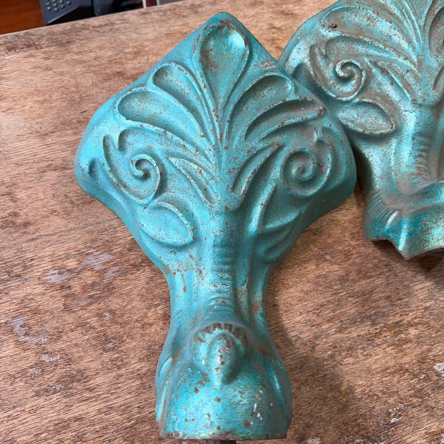 4 Antique Victorian Cast Iron Claw Bath Feet Green Great Patina Fleur De Lys