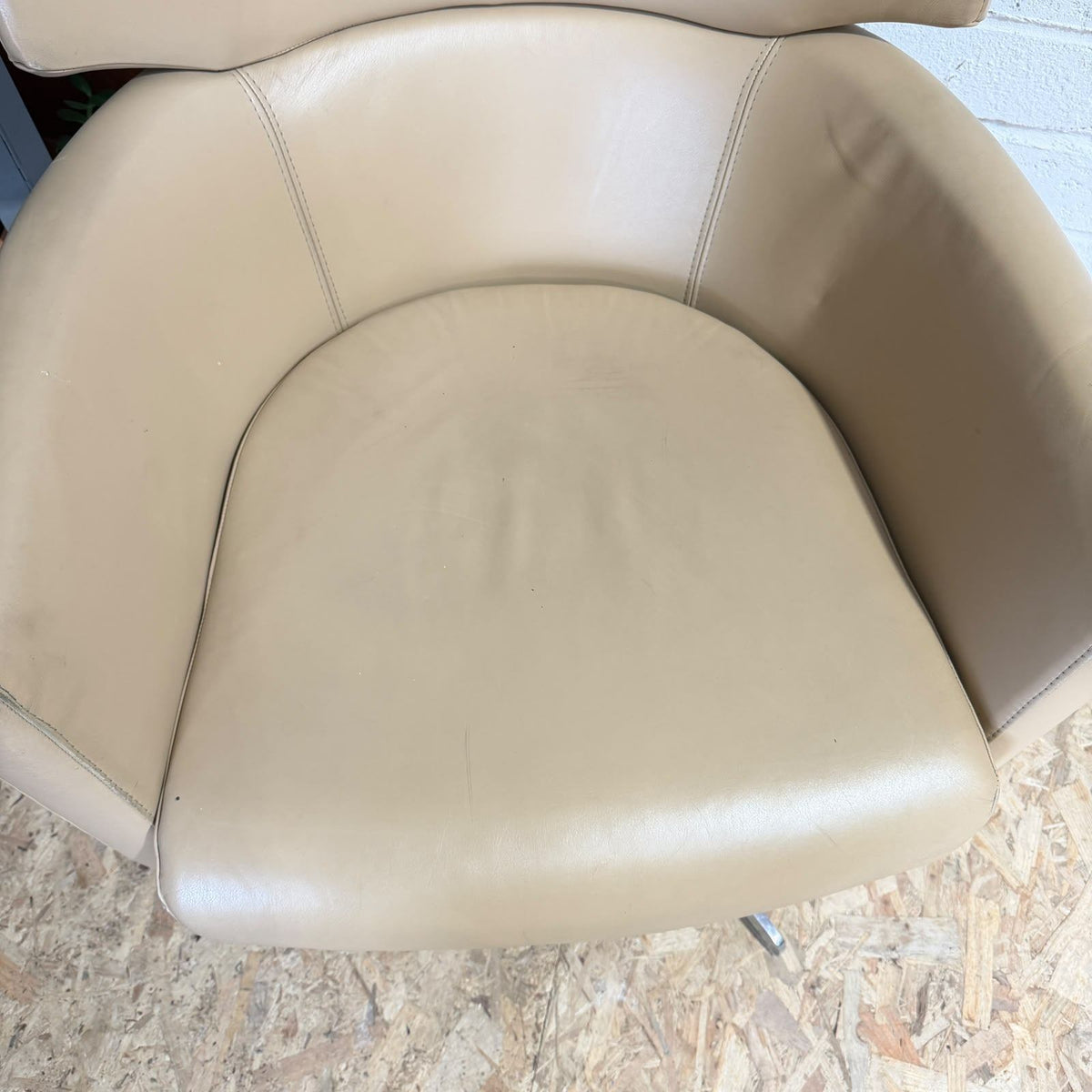 Vintage Retro Cream Leather European? Swivel Chair On Chrome Star Base Tub Shell