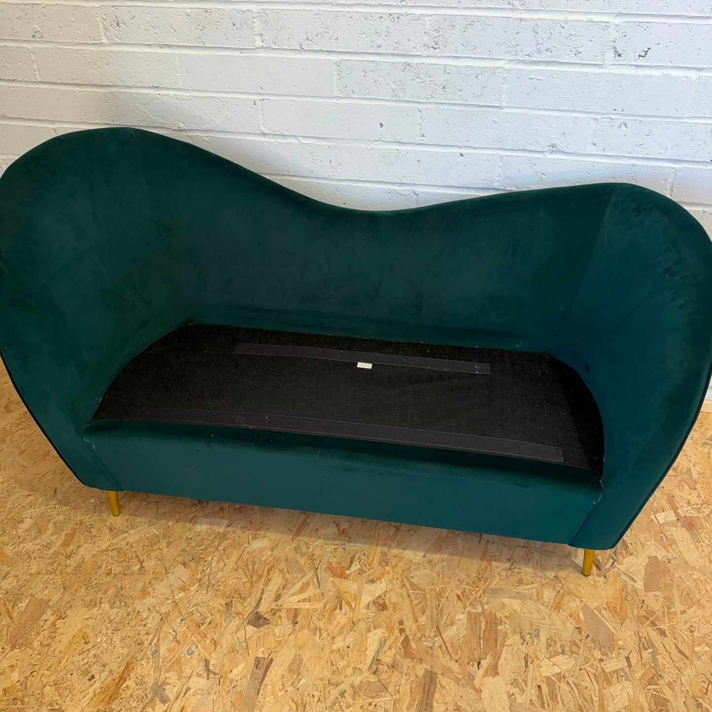 Modern 2 Seater Upholstered Green Velvet Sofa Shaped Back