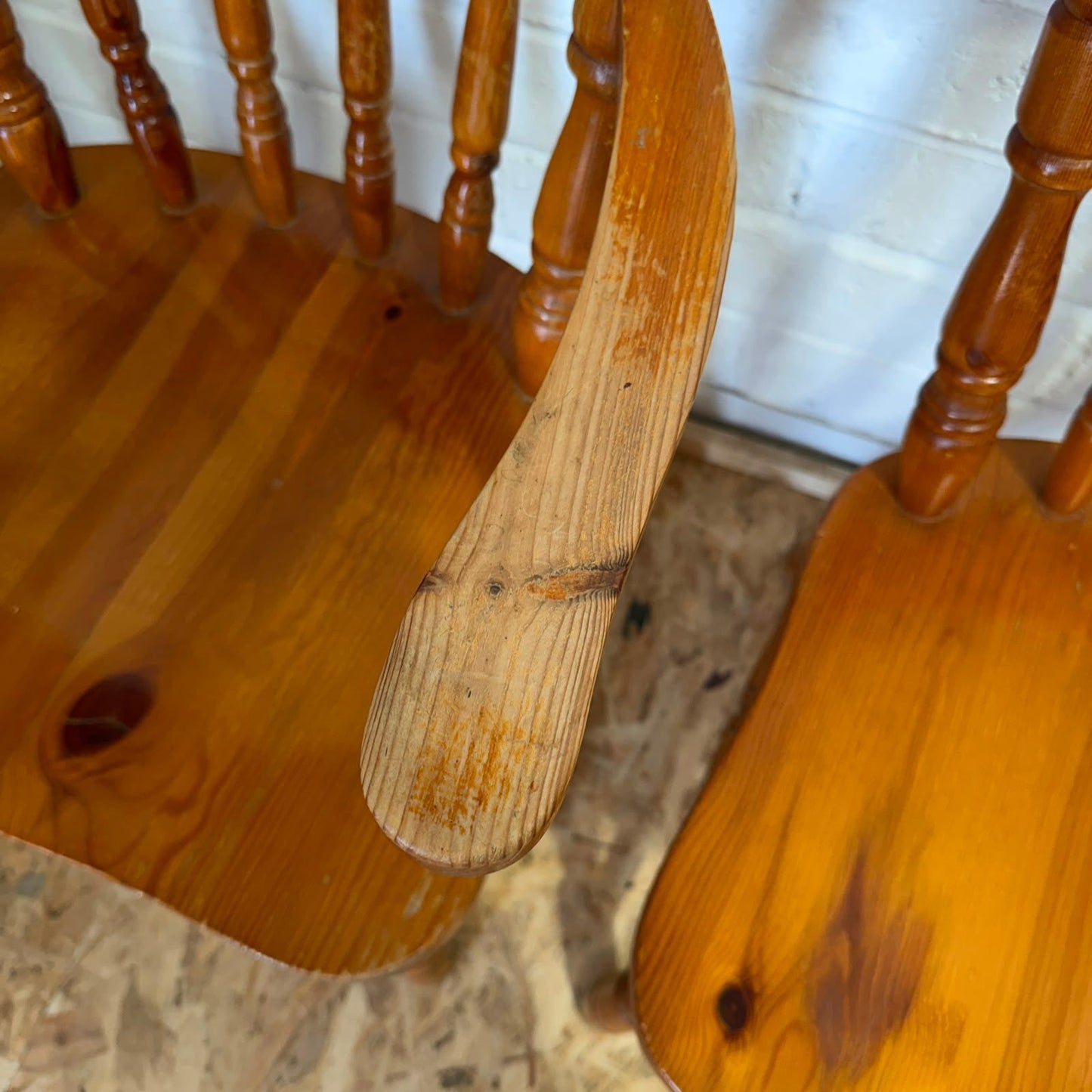6 Pine Farmhouse Chairs 2x Carvers Varnished Turned Legs & Stretchers
