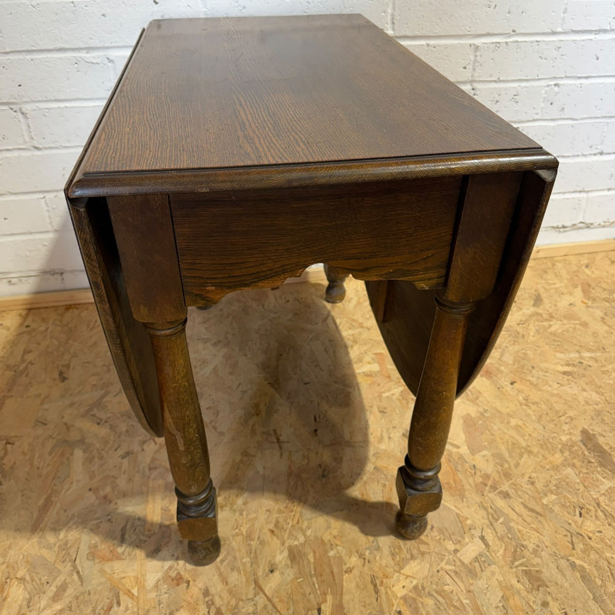 Antique Oak Drop Leaf Dining Table Seats 6/8 Turned Legs