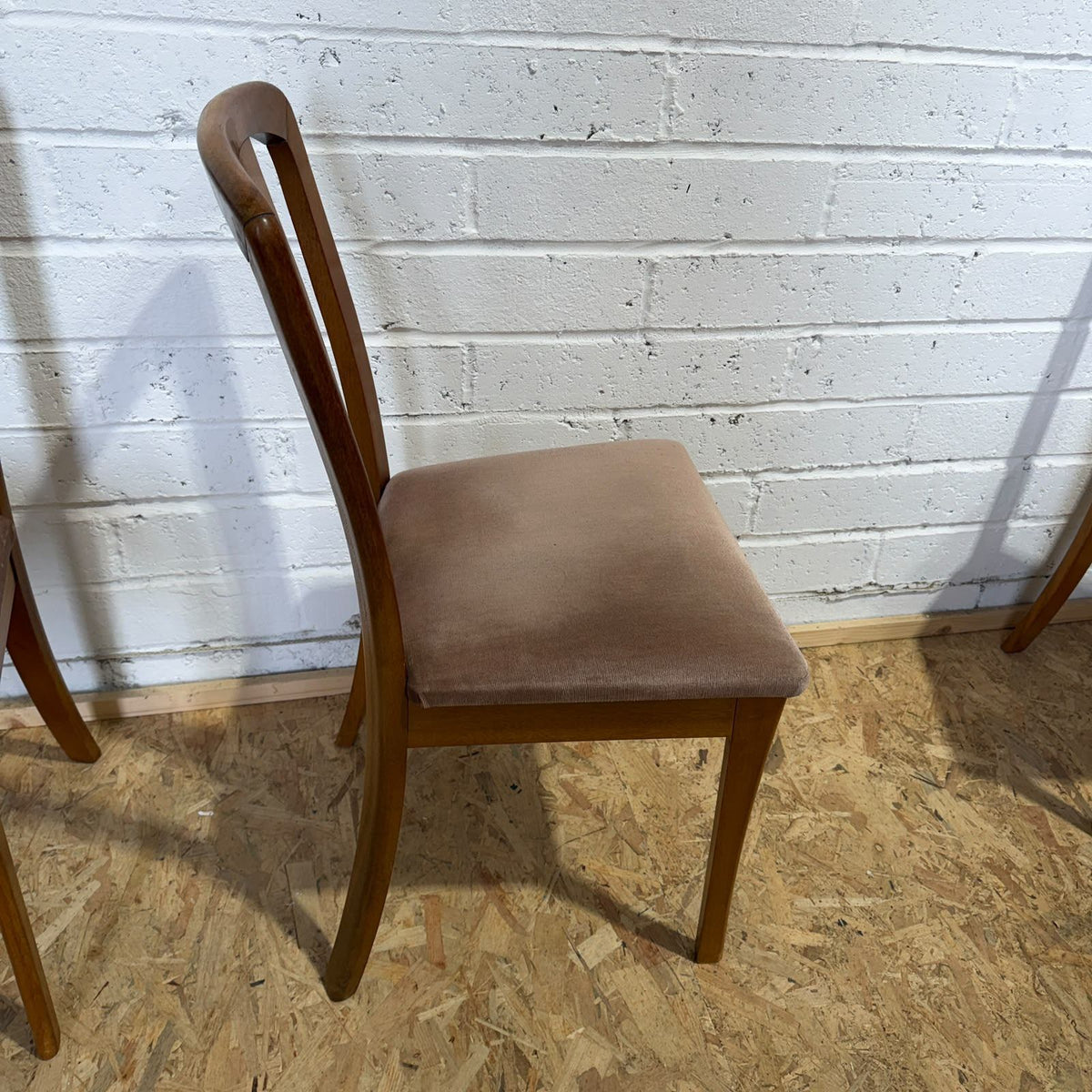 5 Meredew Mid Century Teak Dining Chairs Upholstered Velour Salmon Seats