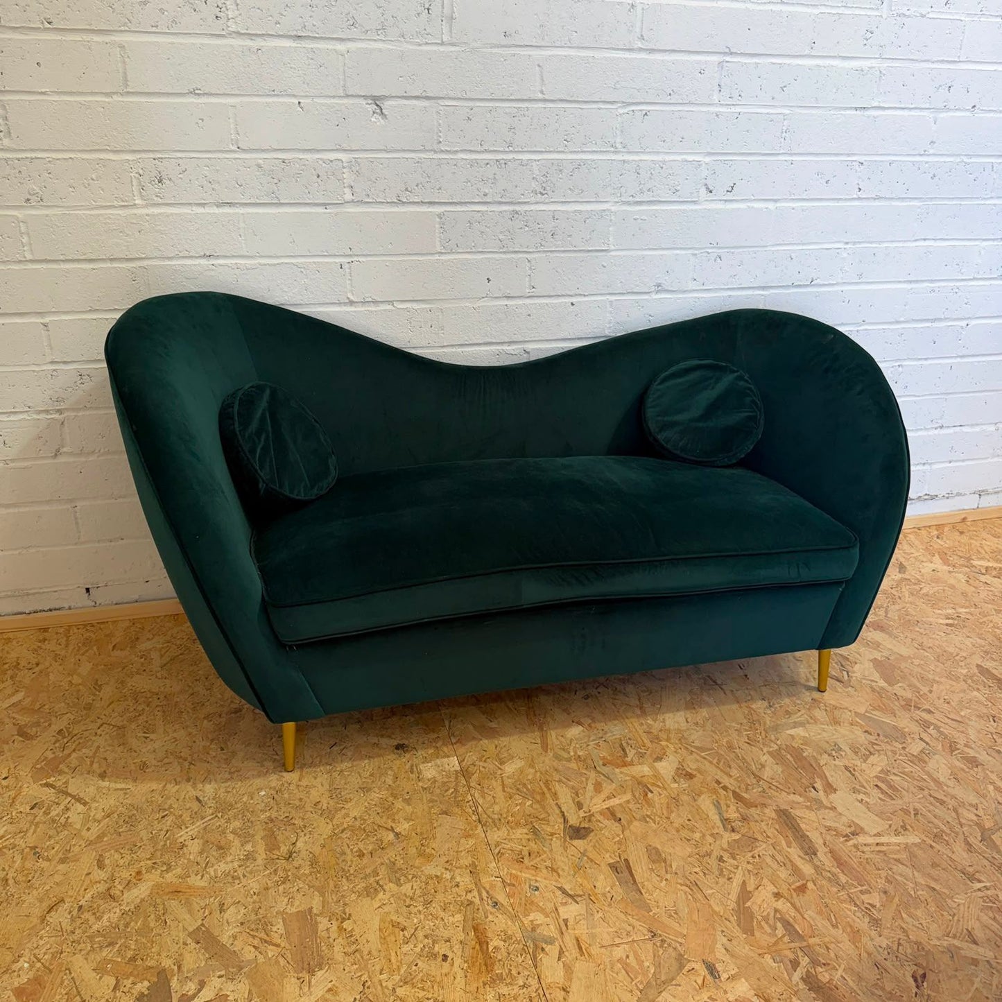 Modern 2 Seater Upholstered Green Velvet Sofa Shaped Back