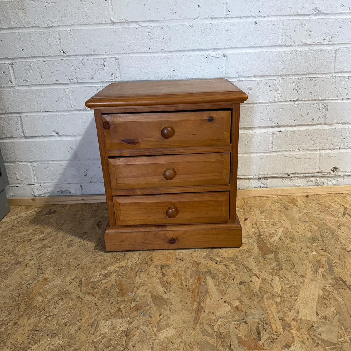 Pine 3 Drawer Bedside Cabinet Nightstand Knob Handles Plinth Great Condition
