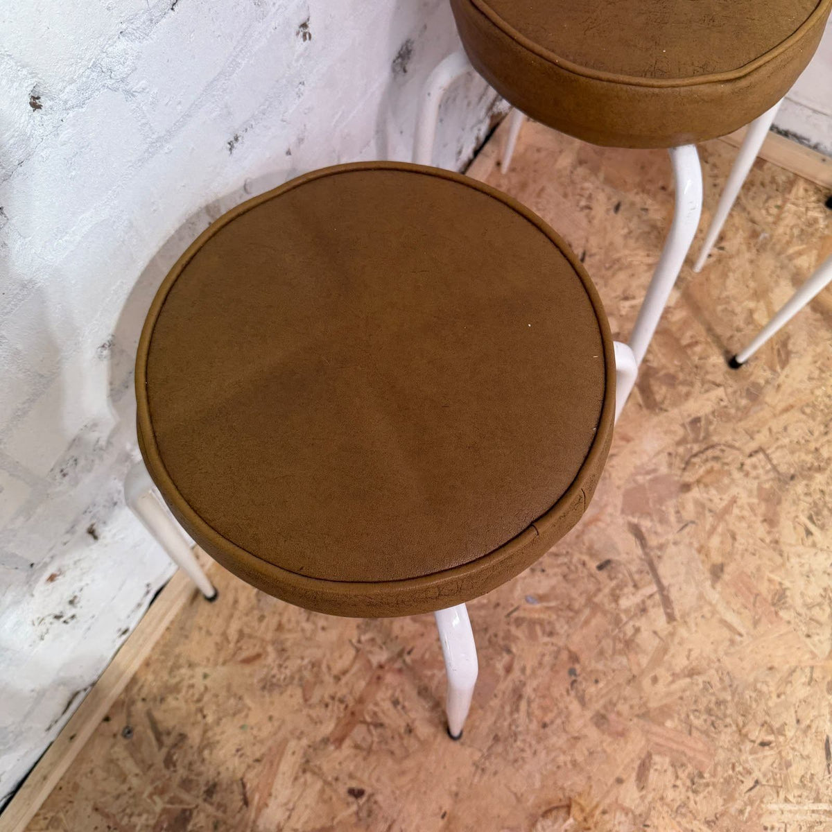 4 Retro Mid Century Upholstered Metal Frame Stools Faux Leather Seats