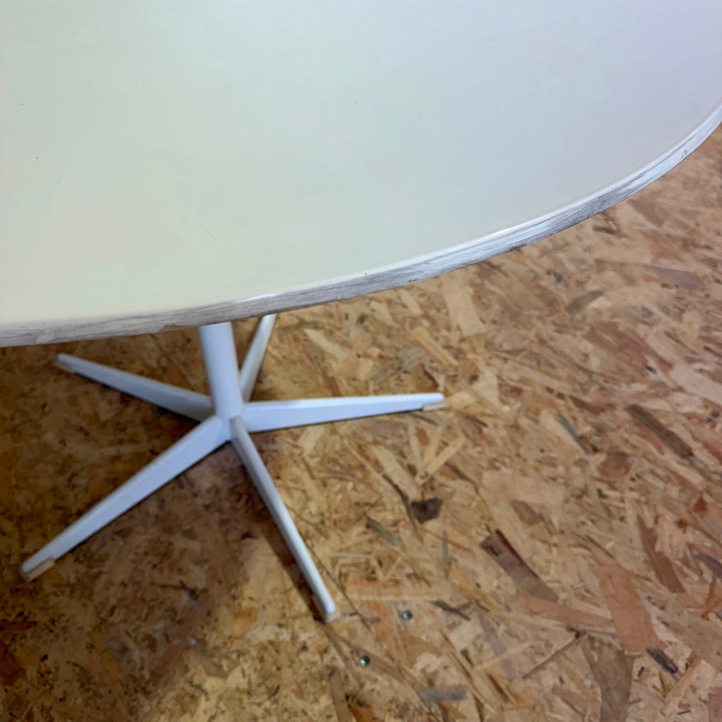 Vintage Retro White Fibre Glass Topped Table Metal Star Base Seat 4