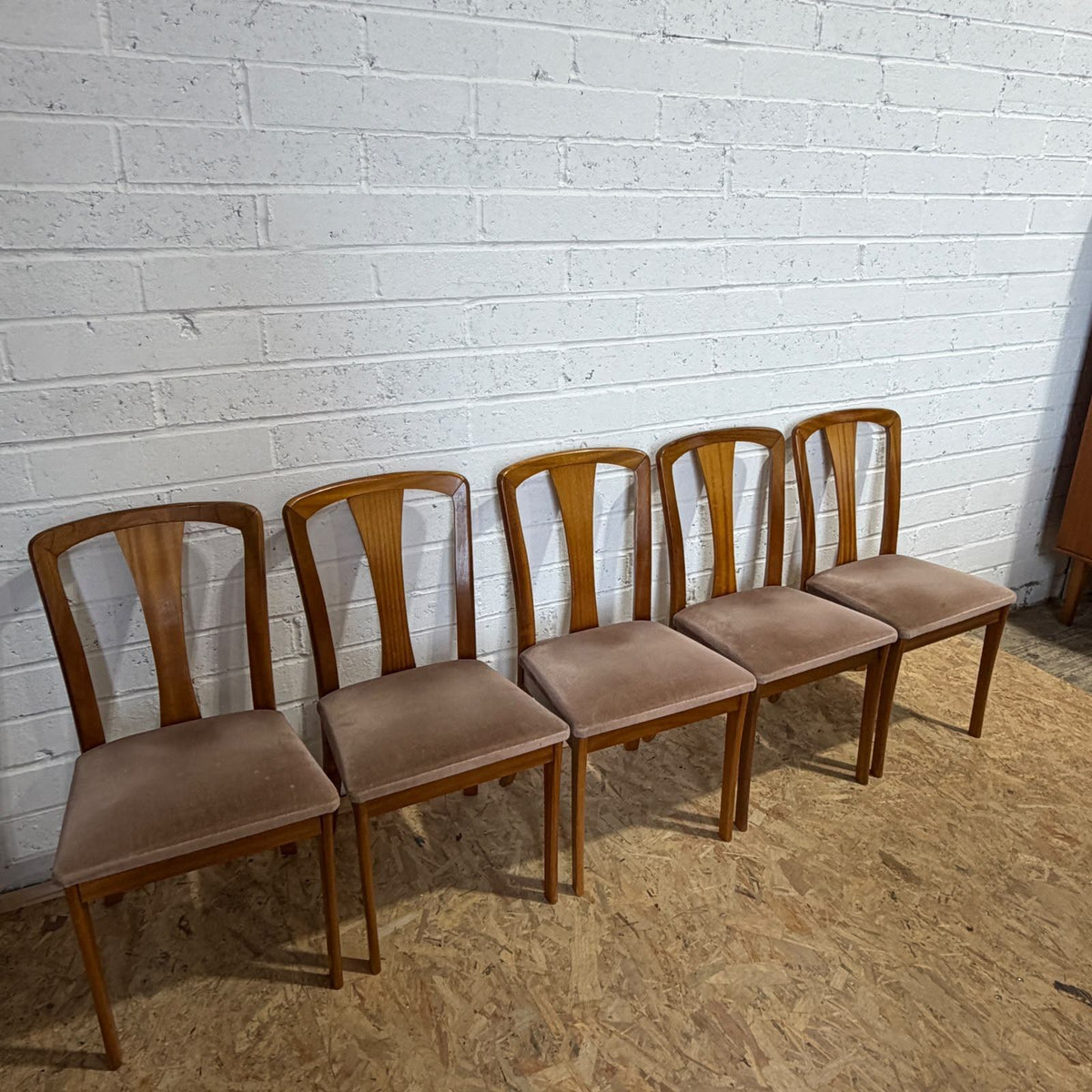5 Meredew Mid Century Teak Dining Chairs Upholstered Velour Salmon Seats