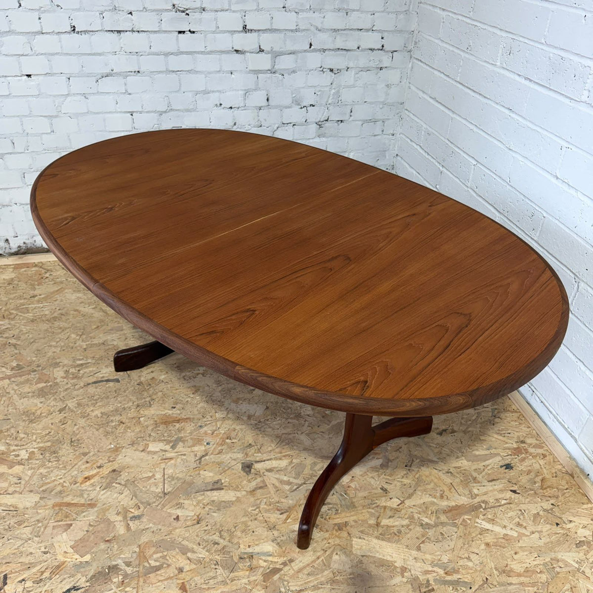 G Plan Fresco Mid Century Teak Extending Oval Dining Table Seats 8/10