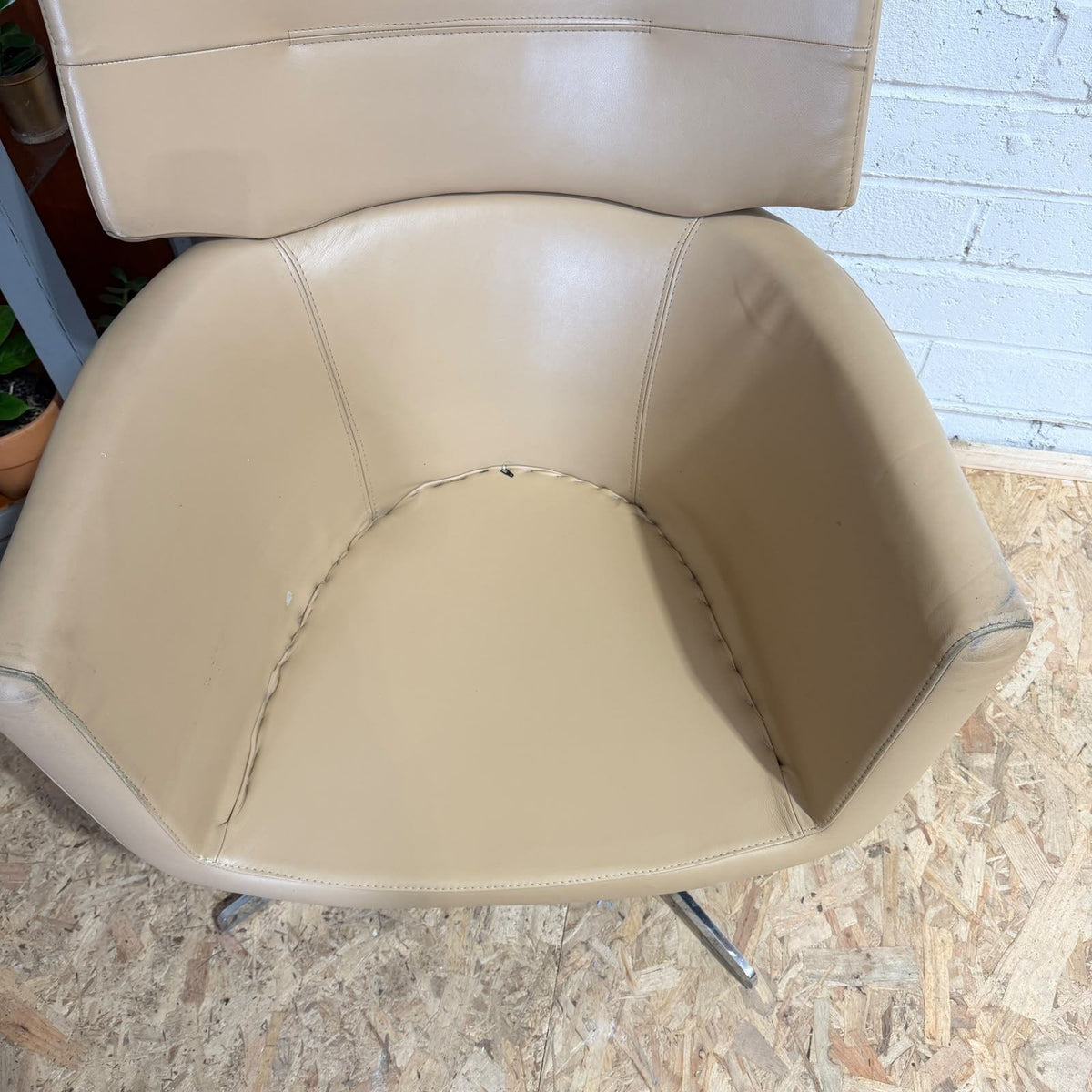 Vintage Retro Cream Leather European? Swivel Chair On Chrome Star Base Tub Shell