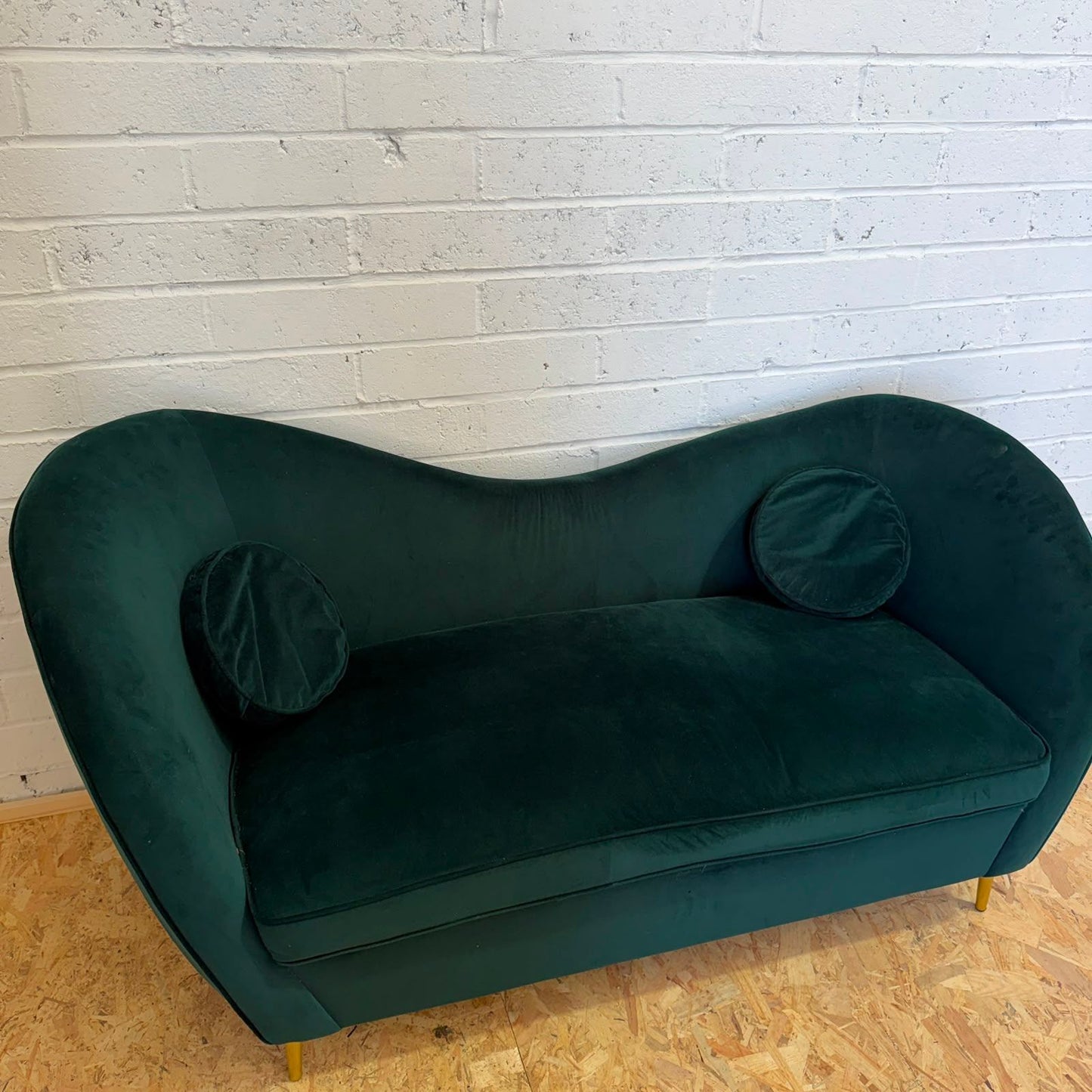 Modern 2 Seater Upholstered Green Velvet Sofa Shaped Back