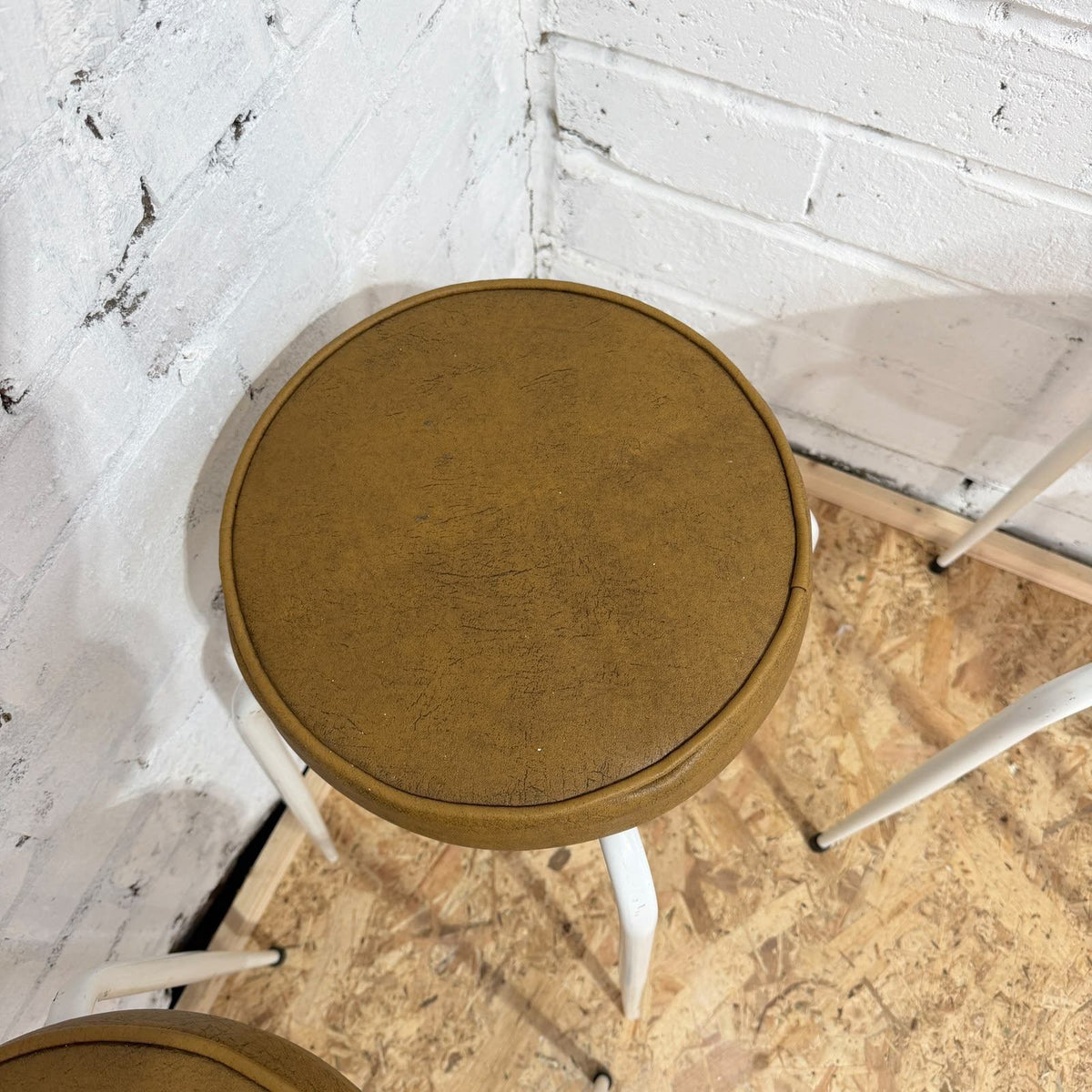 4 Retro Mid Century Upholstered Metal Frame Stools Faux Leather Seats