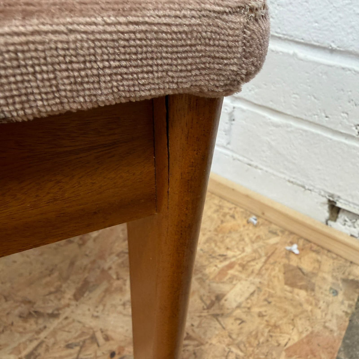 5 Meredew Mid Century Teak Dining Chairs Upholstered Velour Salmon Seats