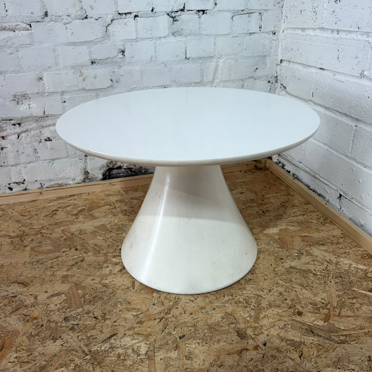 Retro Arkana Bath Tulip White Laminate Side Coffee Table Mid Century