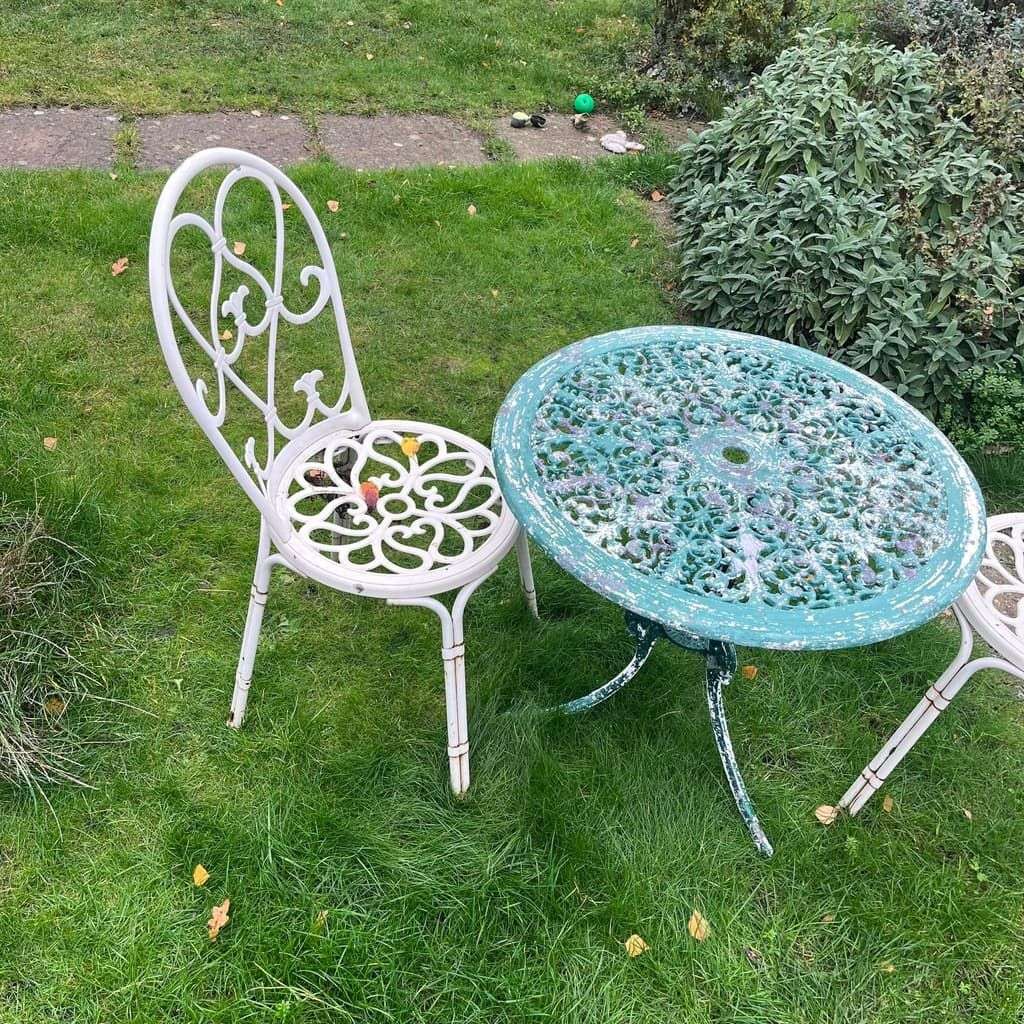 Vintage Metal Garden Table &amp; 2 Chairs Ornate Seats Patio