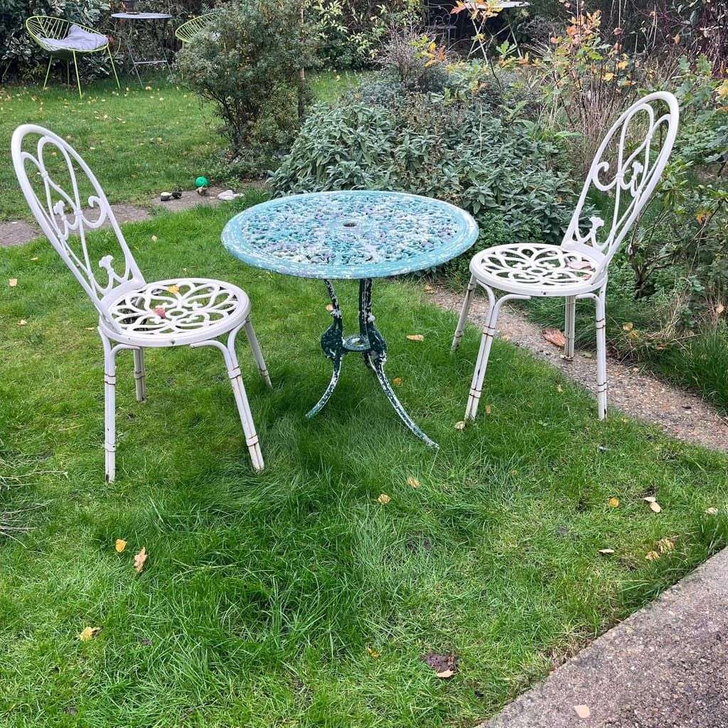 Vintage Metal Garden Table &amp; 2 Chairs Ornate Seats Patio